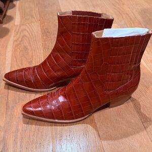 Women’s Crocodile Pattern Leather Boots